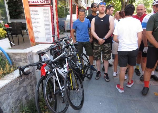 Kadıköy'de bisikletliyi öldüren sürücünün yerine başkasının teslim olduğu iddiası