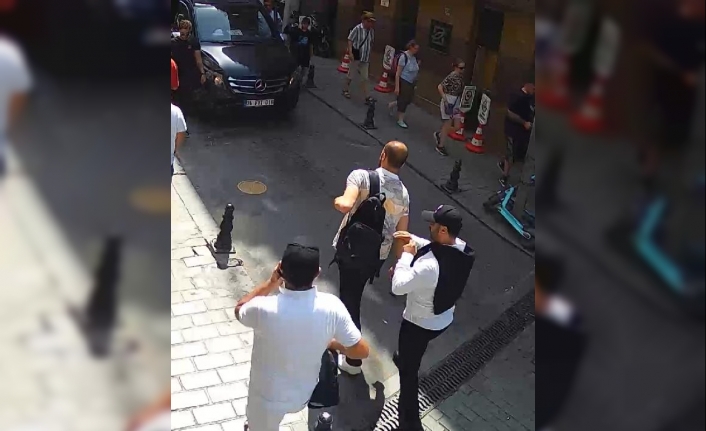 Kapalıçarşı'da kuryenin çantasından 50 bin euro çalan şüpheliler kamerada