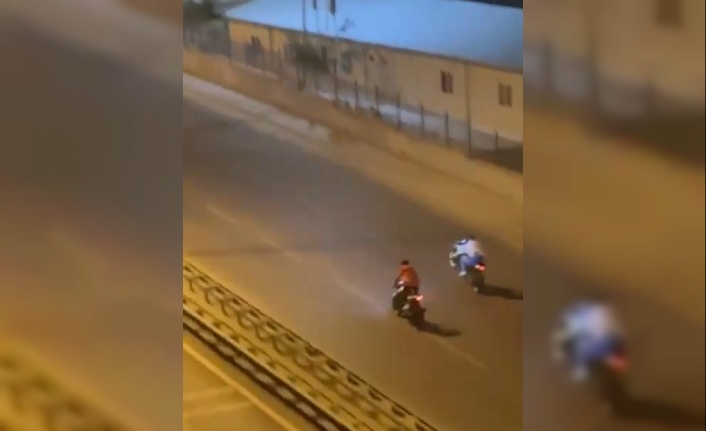 Esenler'de tek tekerlek üzerinde giden motosikletliler trafiği tehlikeye attı