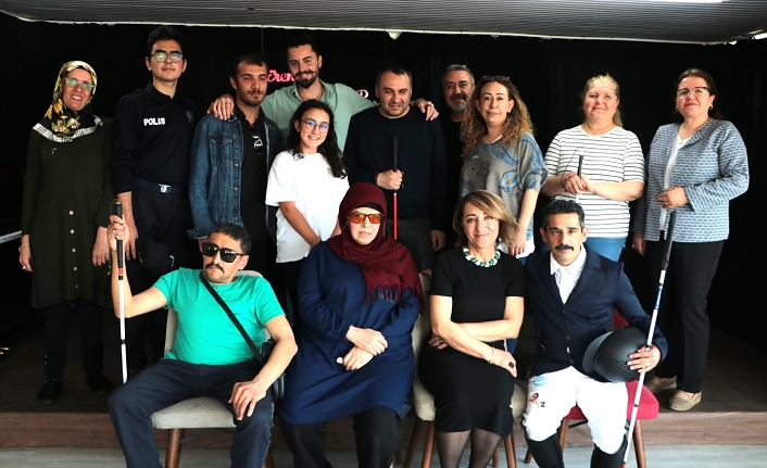 Görme engelliler, yaşadıkları sorunları tiyatro sahnesine taşıdı