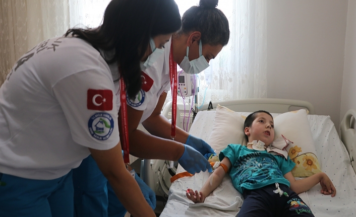 Doktorların yüzde 1 yaşama şansı verdiği Arda, hayata tutundu