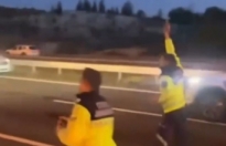 Otoyol'da jandarmanın 'dur' ihtarına uymayan sürücü tutuklandı; o anlar kamerada