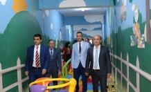 Cezaevinin içini çocuklar için renklendirdiler