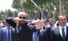 İlk oku Bilal Erdoğan attı