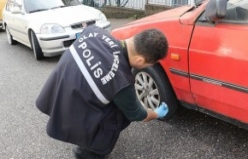 Sevgilisi terk edince 30 aracın lastiğini kesti