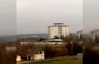 Afrin’deki PYD mevzileri roketatarlarla vuruluyor