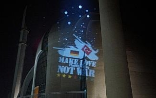 Almanya’da camiye lazer ışıklı saldırı