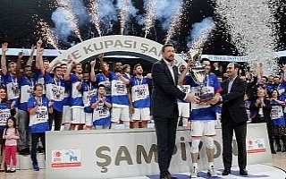 Anadolu Efes 11. kez kupayı müzesine götürdü