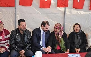 Bakan Albayrak Reyhanlı’da şehit ailelerini ziyaret...