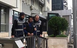 Çaldığı otomobilin plakasını değiştirirken...