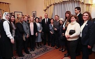 Çavuşoğlu, Amman’da Türk vatandaşlarıyla buluştu