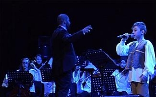 Çocuklar "Barış Abi"lerini şarkılarıyla...