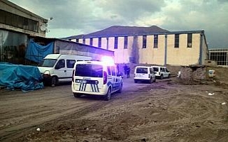 Eşini öldürüp intihara teşebbüs etti