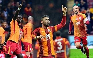 Galatasaraylı futbolcular Bursa’ya karşı hat-trick...