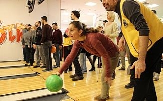 Görme engellilerin kıyasıya bowling mücadelesi