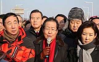 Güney Korelilerden ’Kim Yong Chol’ protestosu