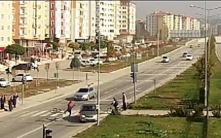 Kırmızı ışıkta geçen sürücünün çarptığı...