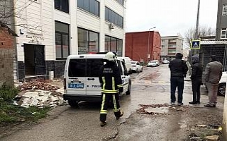 Kız öğrenciyi ölümden sırtındaki çantası...