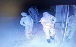 Maskeli hırsızlardan sopalı soygun