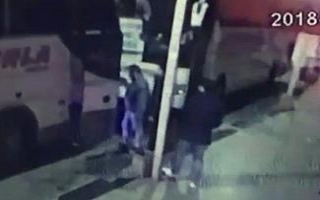 Otobüste müşterilerin parasını gasp eden sahte...