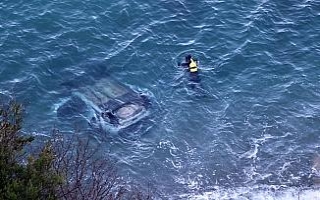 Otomobil 60 metreden denize uçtu, şoför kayıp