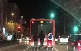 Patenci çocukların trafikte tehlikeli yolculuğu