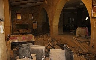 Roketin düştüğü restoran adeta harabe haline...