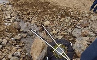 Şehidin abisi Kılıçdaroğlu’nun çelengini dereye...