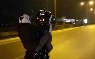 Trafikte ’pes’ dedirten görüntüler !