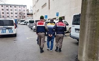 Tüfekle vurduğu kadını hastaneye bırakıp kaçtı