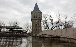 Tunca Nehri riskli seviyede akmaya devam ediyor