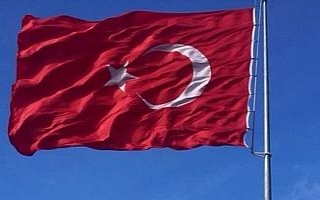 Türk bayrağına çirkin saldırı