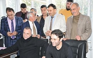 Ünlü oyuncular Fatma Avlar’ın sırasına karanfil...