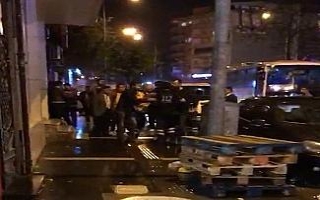 Vakaya giden ambulansın yolu kesildi