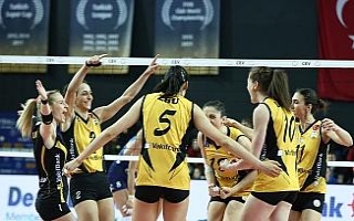 VakıfBank, yenilgisiz liderliğini korudu