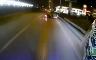 Yola dökülen mazot motosikletlileri canından ediyordu