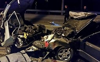 2 araç birbirine girdi: 2 ölü 6 yaralı