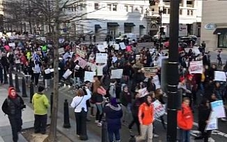 ABD’de öğrenciler silah yasasını protesto etti
