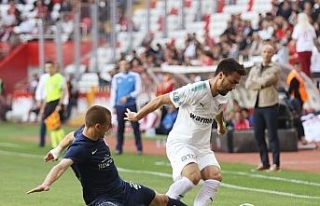 Antalyaspor Bursa’yı 2 golle geçti