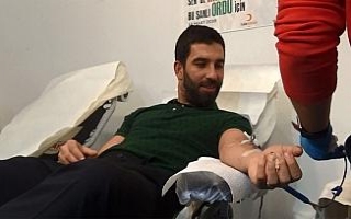 Arda Turan Mehmetçik’e kanıyla destek verdi