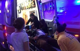 Babası ve amcasına kürek, keser ve bıçakla saldırdı