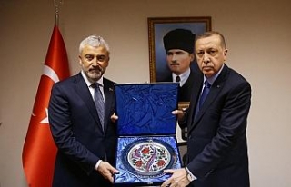 Erdoğan’dan Enver Yılmaz’a plaket