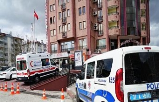Fabrikanın duvarı devrildi: 1 ölü, 1 yaralı