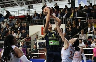 Fenerbahçe son periyotta yıkıldı