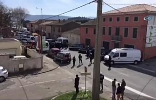 Fransa’daki saldırıda yaralanan polis hayatını...