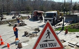 Gezi Parkı’nda çevre düzenleme çalışmaları...