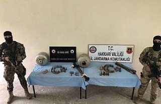 Hakkari kırsalında silah ve mühimmat ele geçirildi