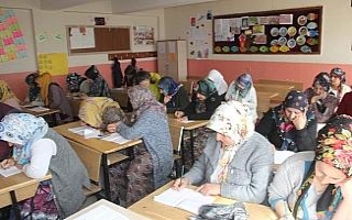 Hakkari’de 5 bin kadın okuma yazma öğreniyor