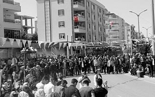 HDP’nin Nevruz kutlama alanlarında Türk bayrakları...