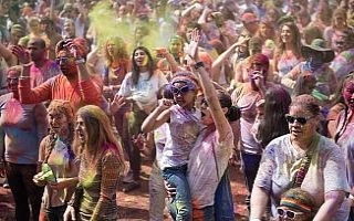 ’Holi Festivali’ yine renk saçacak